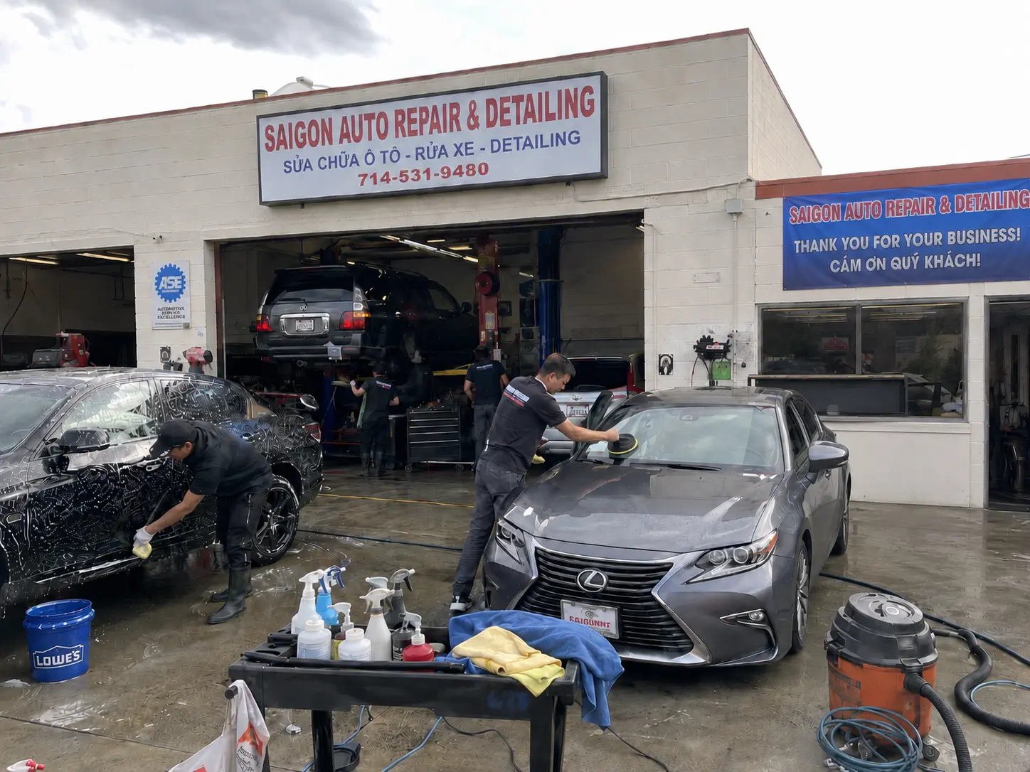 EDITE Solutions team helping local business owners in the US